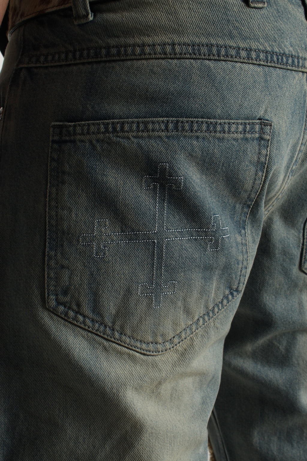 BAGGY STUDDED DENIM - WASHED BLUE