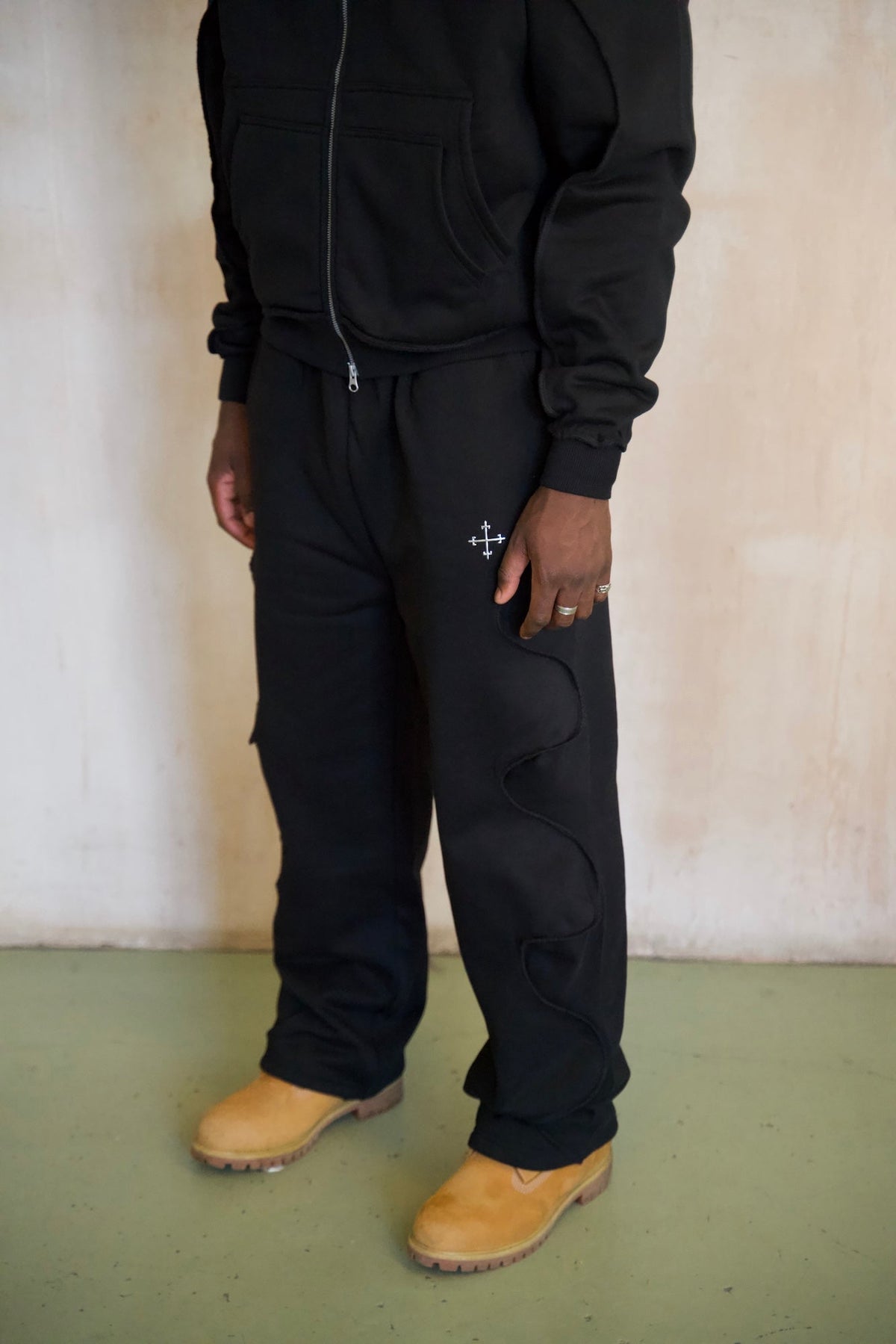 WAVY BAGGY SWEATPANTS - BLACK - SAINT MIND